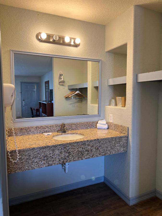 Hotel Bien Venido Pearsall Extérieur photo
